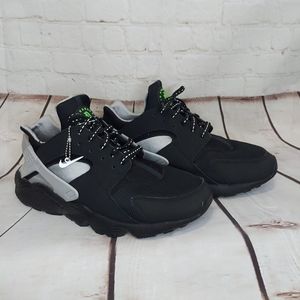 Nike Air Huarache 2022 10.5 black, neon, grey